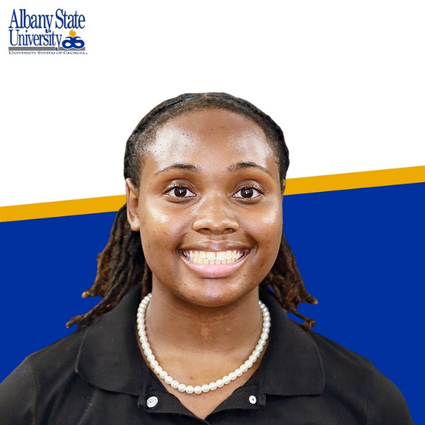 Emari Knowles Headshot